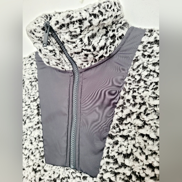 Express Women's Chunky Sherpa Pullover Sweater 3/4 Zip Gray Small Oversized - Picture 4 of 16